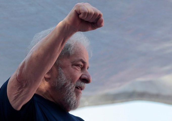 Lula lidera corrida presidencial com 38% e abre nove pontos sobre Flávio Bolsonaro