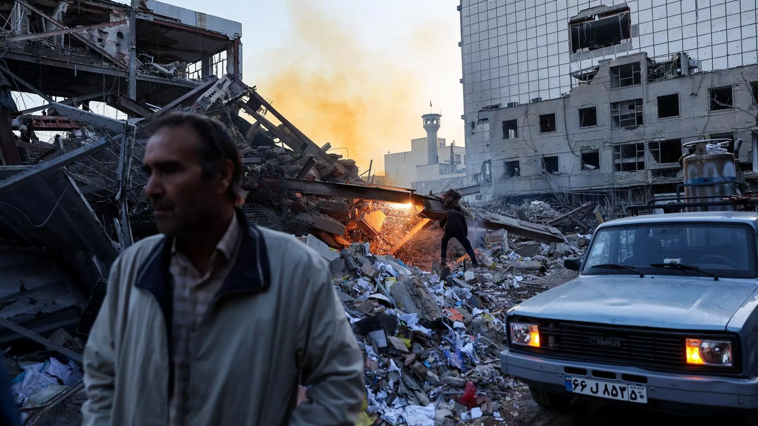 Guerra no Oriente Médio chega ao 7º dia; Irã impõe custo bilionário aos EUA