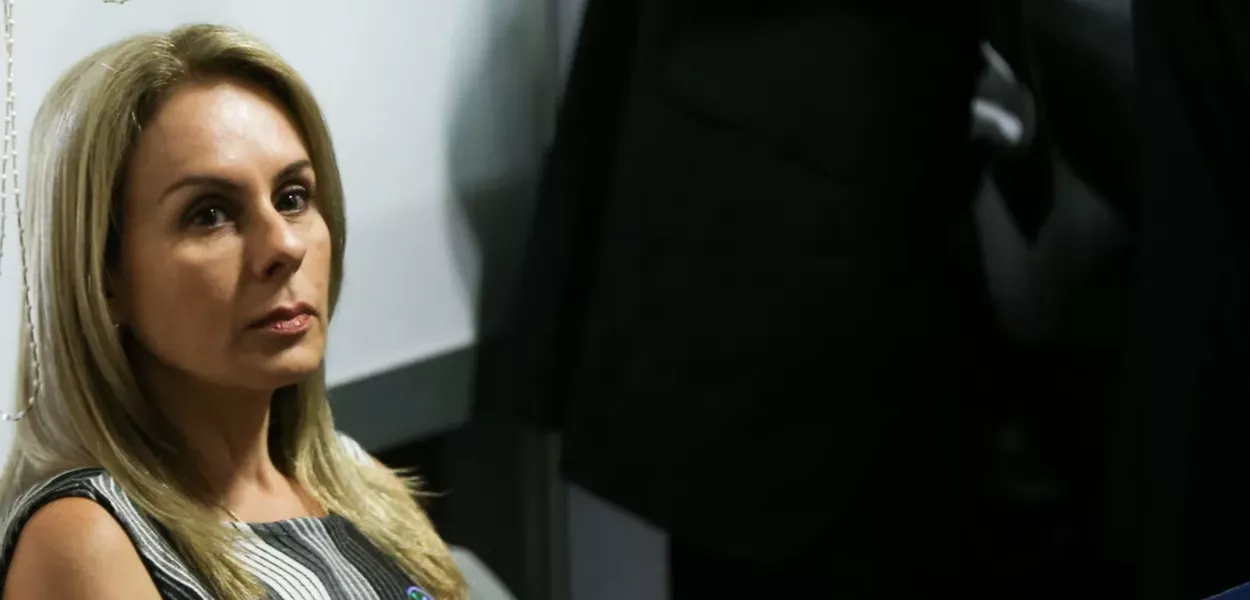 Viviane Barci confirma contrato com Master e diz que produziu 36 pareceres