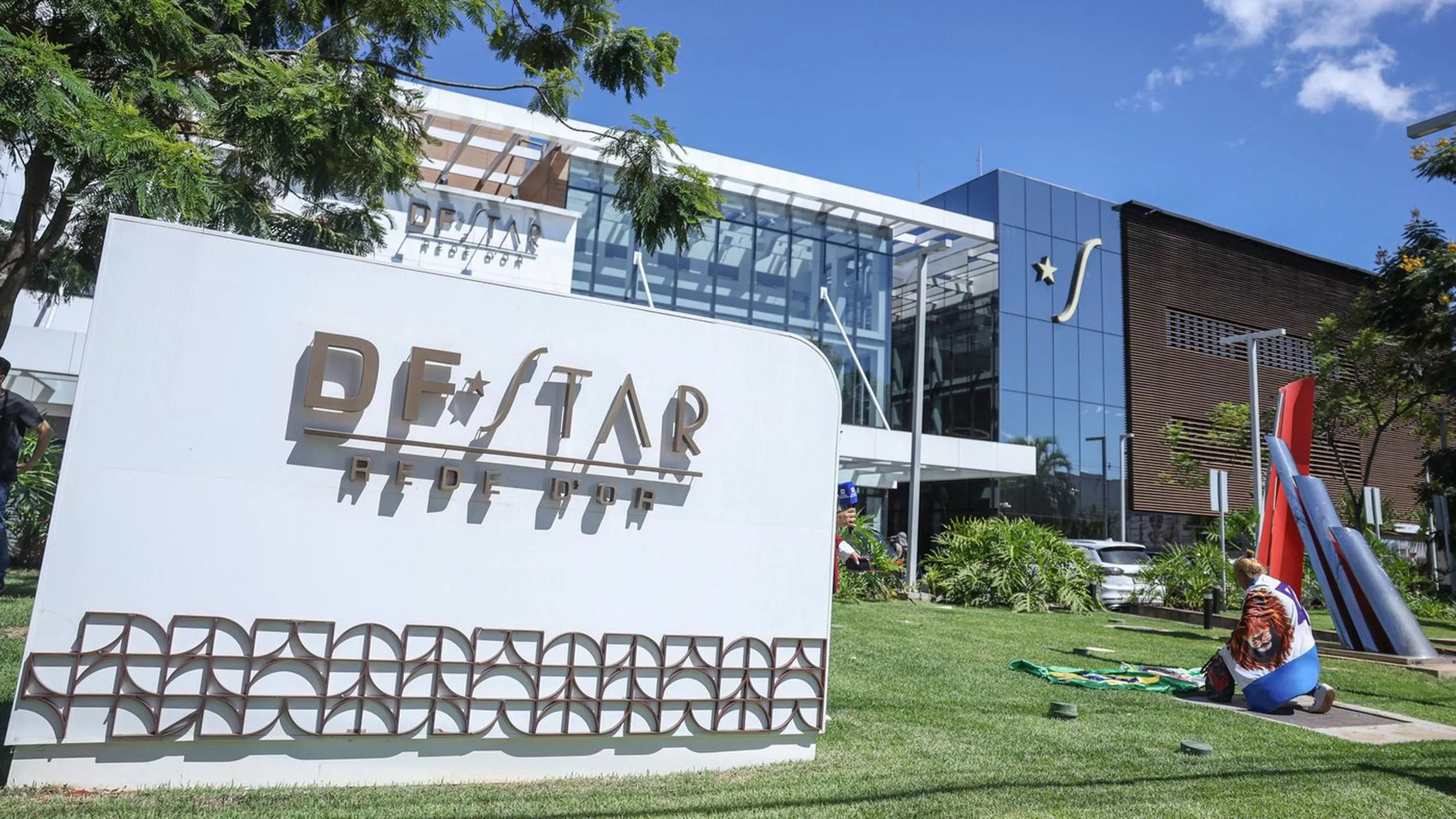 Bolsonaro segue na UTI com melhora clínica, mas sem alta prevista