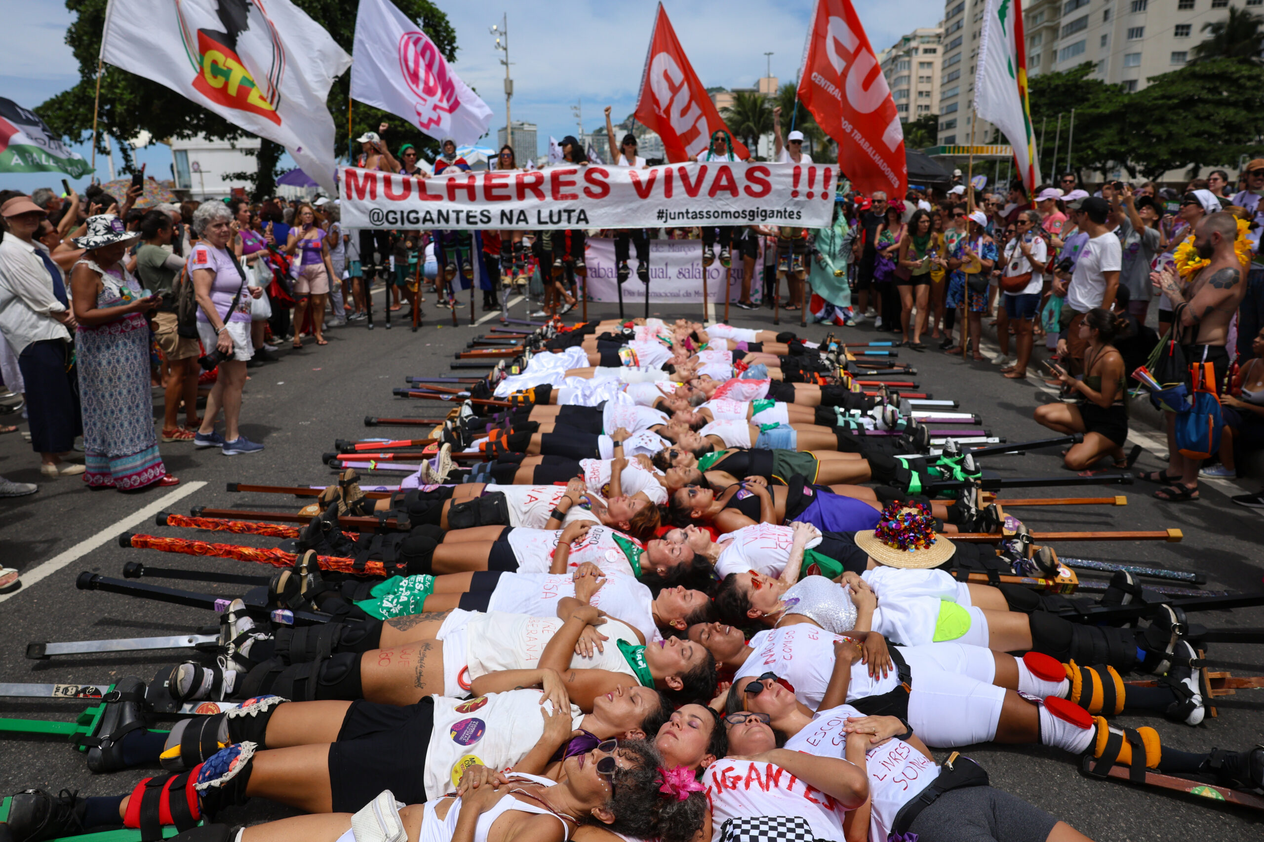 8M leva multidões às ruas no Brasil e no mundo contra a violência