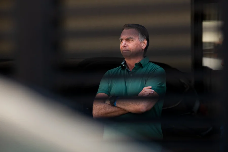 Defesa de Bolsonaro pede suspensão da pena ao STF, mas recua horas depois