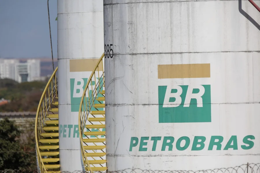 Petrobras anuncia aumento do diesel em R$ 0,38 para distribuidoras