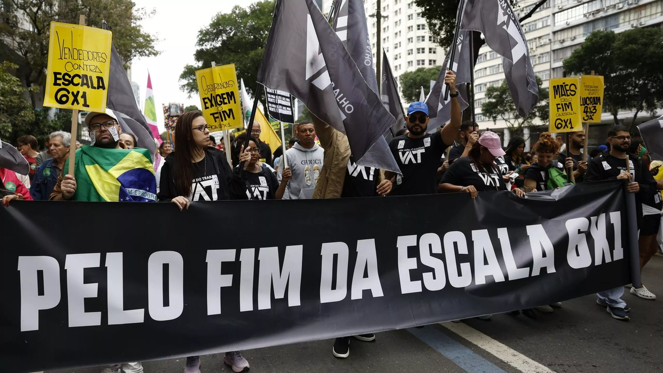 Fim da escala 6×1 tem apoio de 55% dos brasileiros, aponta AtlasIntel