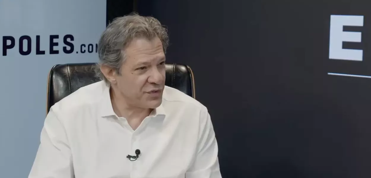 Flávio Bolsonaro só lidou com bandido no governo do pai, diz Haddad