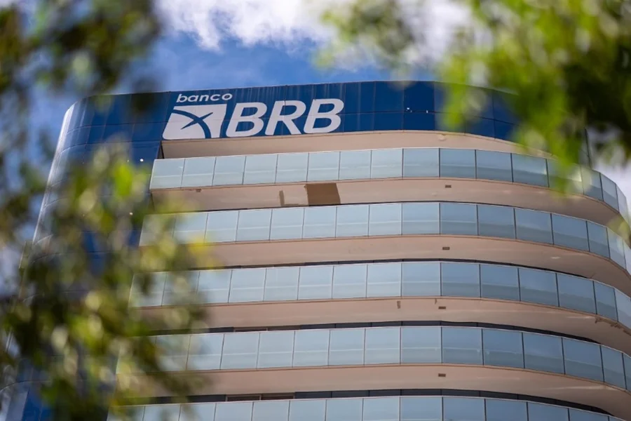 Fachin derruba liminar e autoriza GDF a usar bens para socorrer o BRB