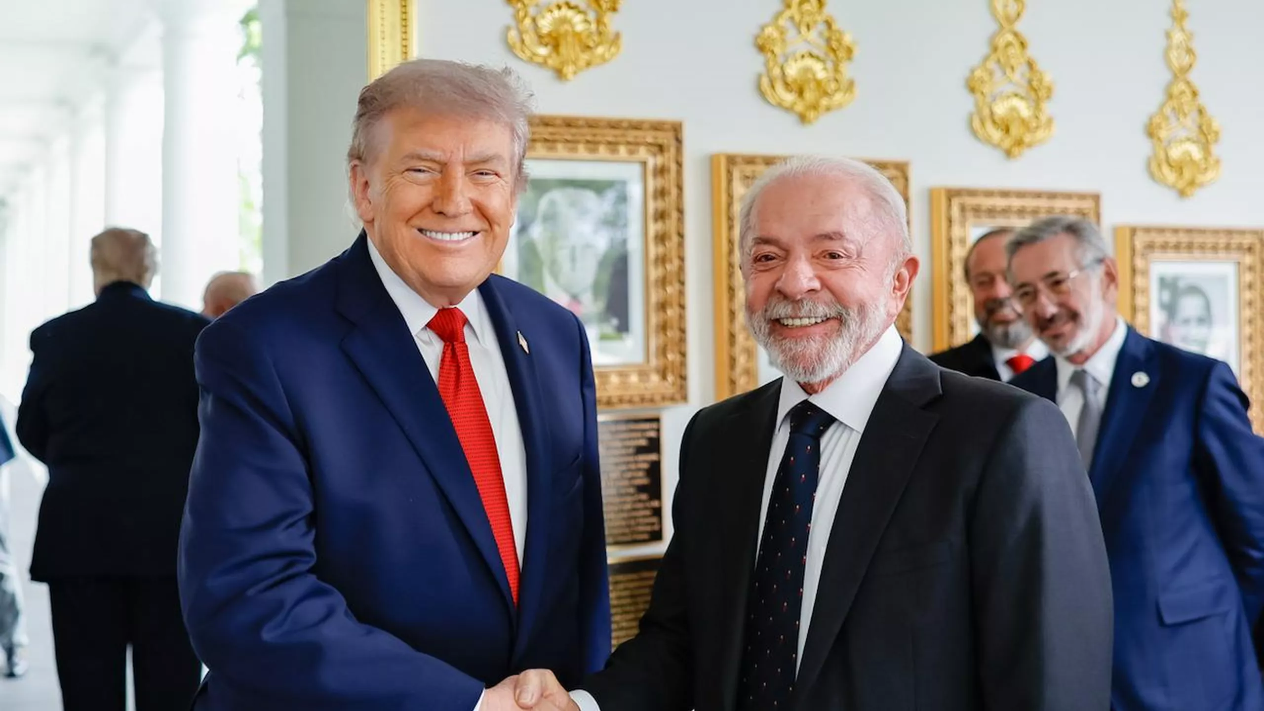 Trump fez elogios a Lula em conversa com Flávio Bolsonaro