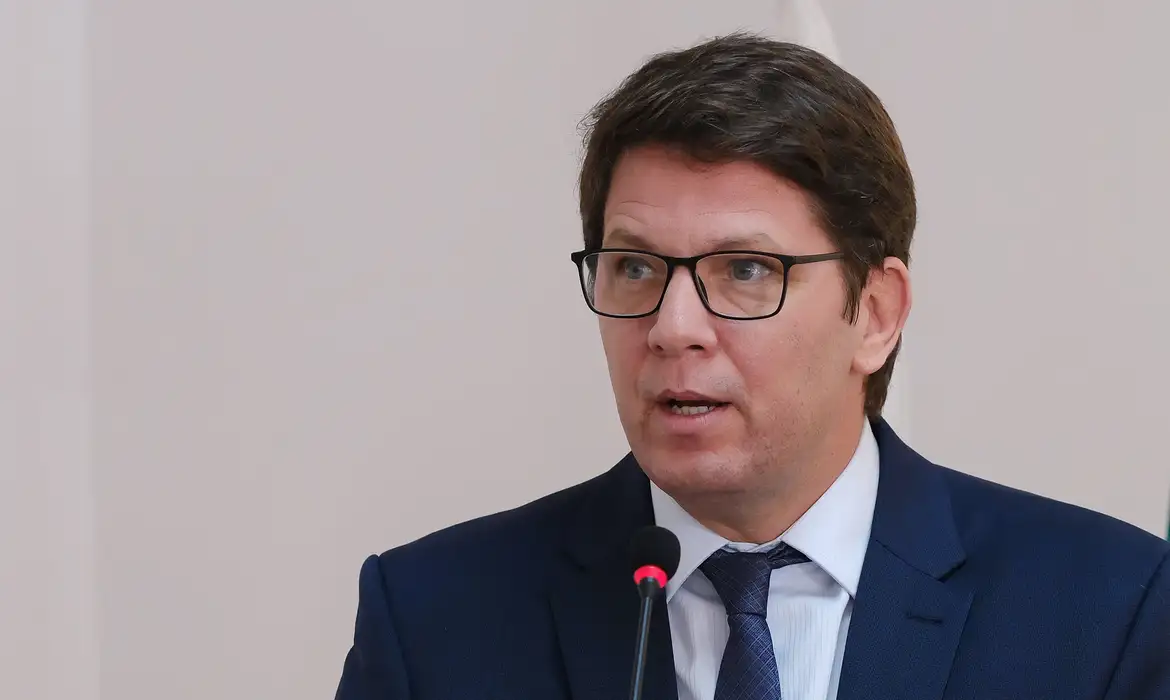 PGR recebe pedido para investigar denúncia de rachadinha no gabinete de Mario Frias