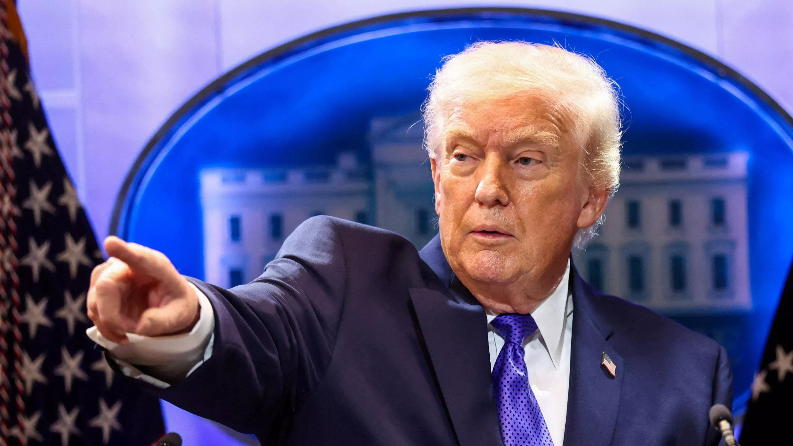 Trump assina nova estratégia antiterrorismo com foco em cartéis a poucas horas de reunião com Lula