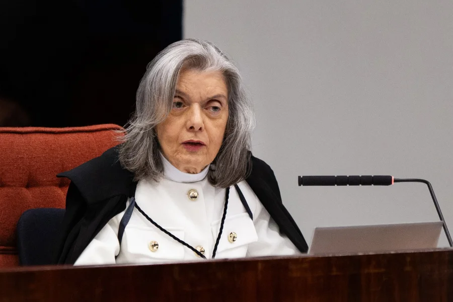 Ficha limpa: destino de políticos condenados está nas mãos de Cármen Lúcia