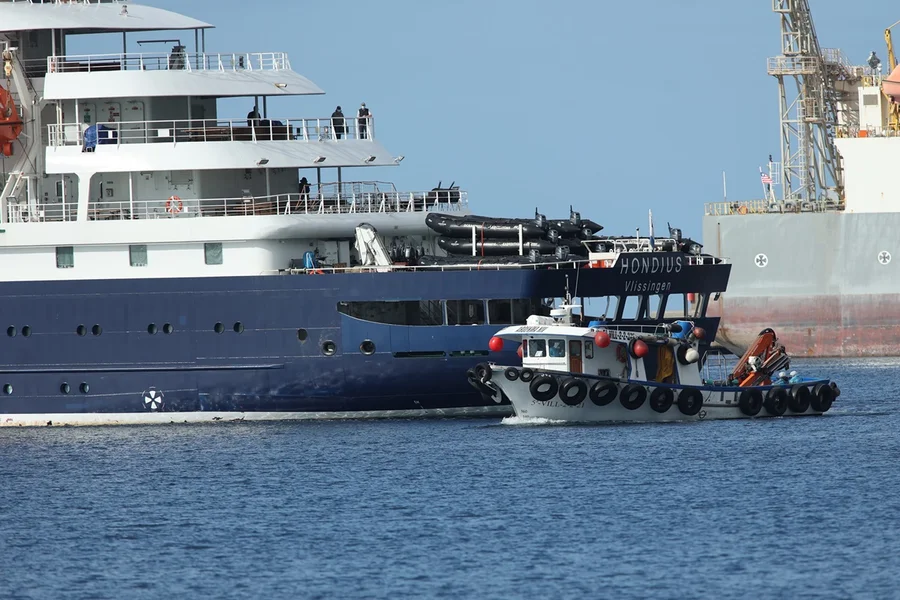 Hantavírus: 94 passageiros e tripulantes de navio foram repatriados no 1º dia de operação