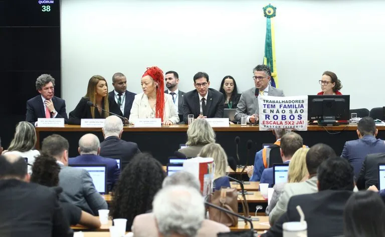 Fim da escala 6×1: comissão da Câmara vota relatório nesta quarta-feira (27)