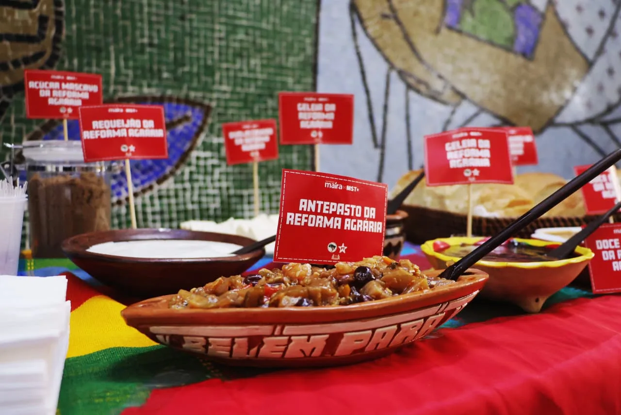 Com alimentos da Reforma Agrária, vereadora Maíra do MST promoveu um café da manhã na Câmara Municipal