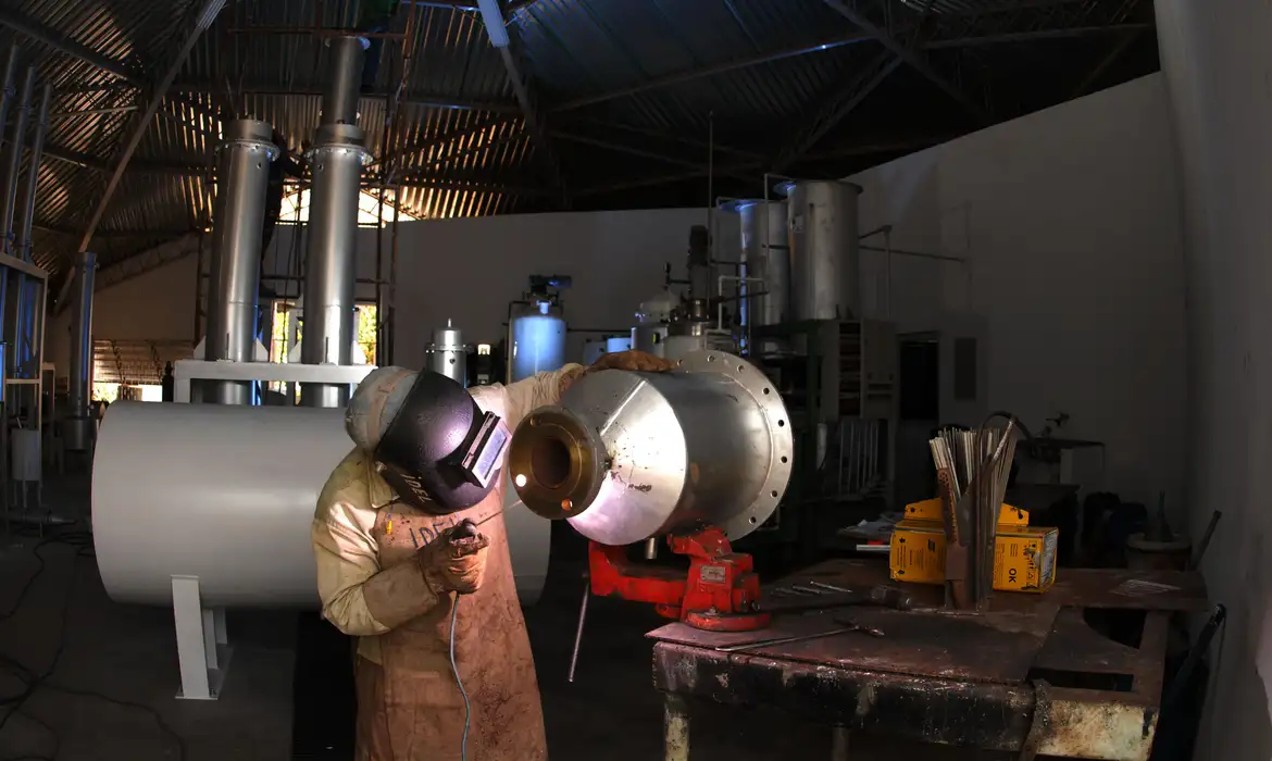 IBGE: Indústria cresce pelo 4º mês seguido com alta de 0,7% em abril