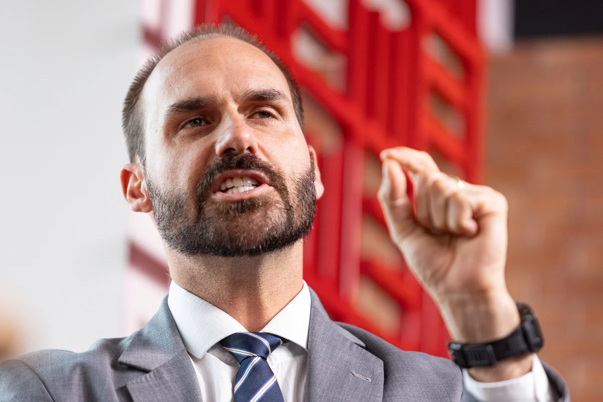 STF condena Eduardo Bolsonaro a 4 anos e 2 meses de prisão por coação