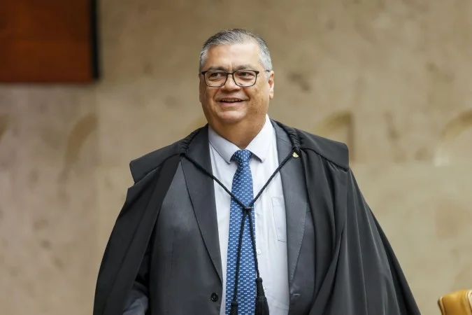 Dino fixa multa diária a entes que omitirem dados de “emendas Pix”