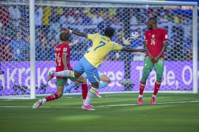 Estreia do Brasil na Copa derruba varejo físico e impulsiona online