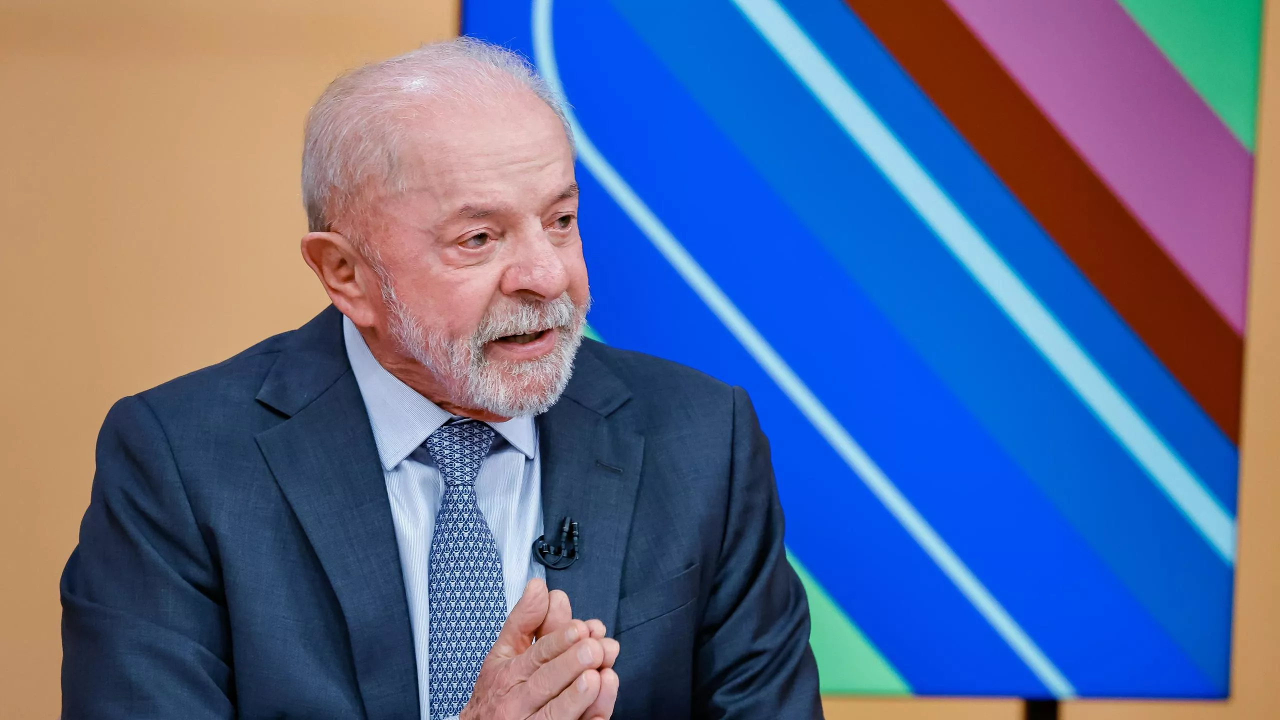 Bolsa Família impulsiona liderança de Lula, que alcança 68% entre beneficiários