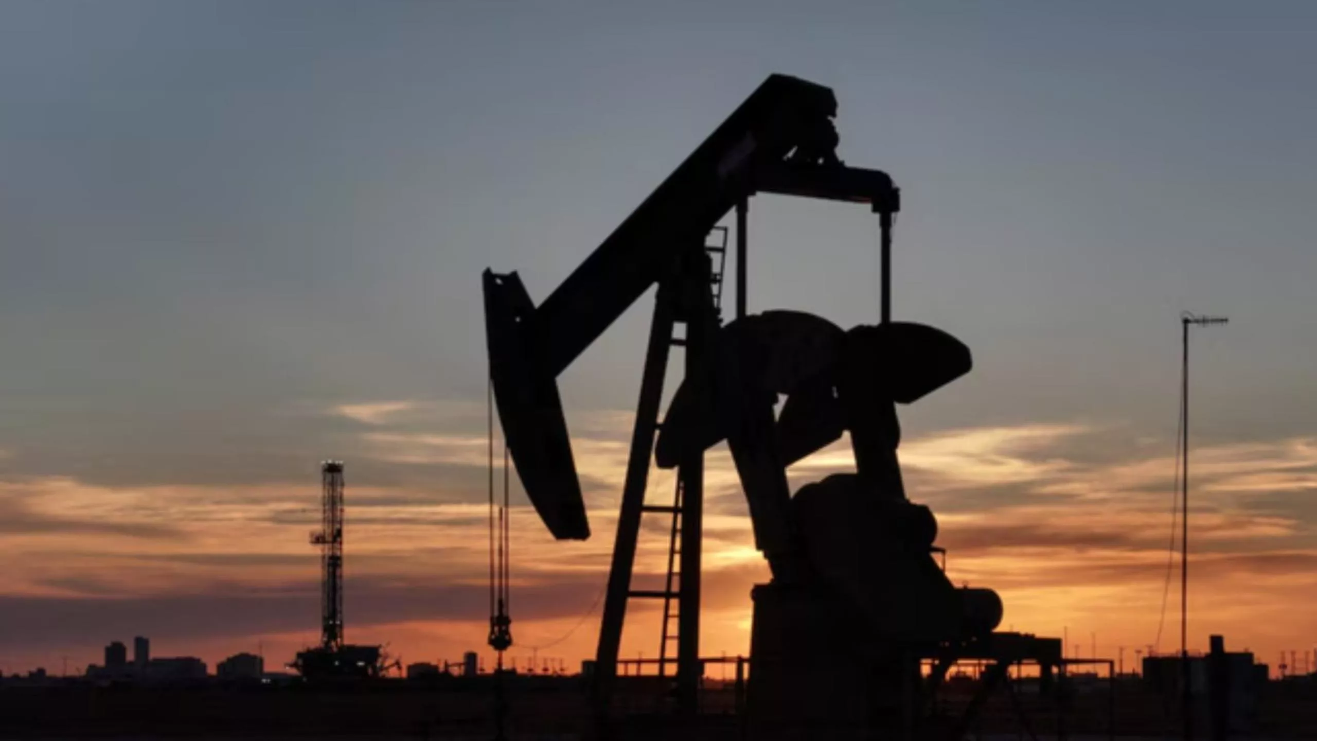 Petróleo sobe com tensão entre EUA e Irã no radar