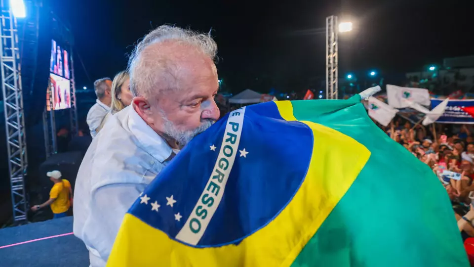 Lula amplia vantagem e começa migração de votos bolsonaristas