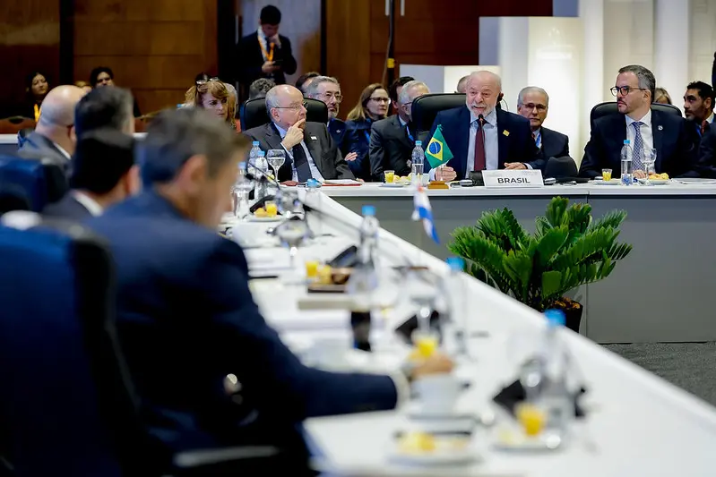 VÍDEO – Lula diz que será candidato para “garantir” democracia no Brasil