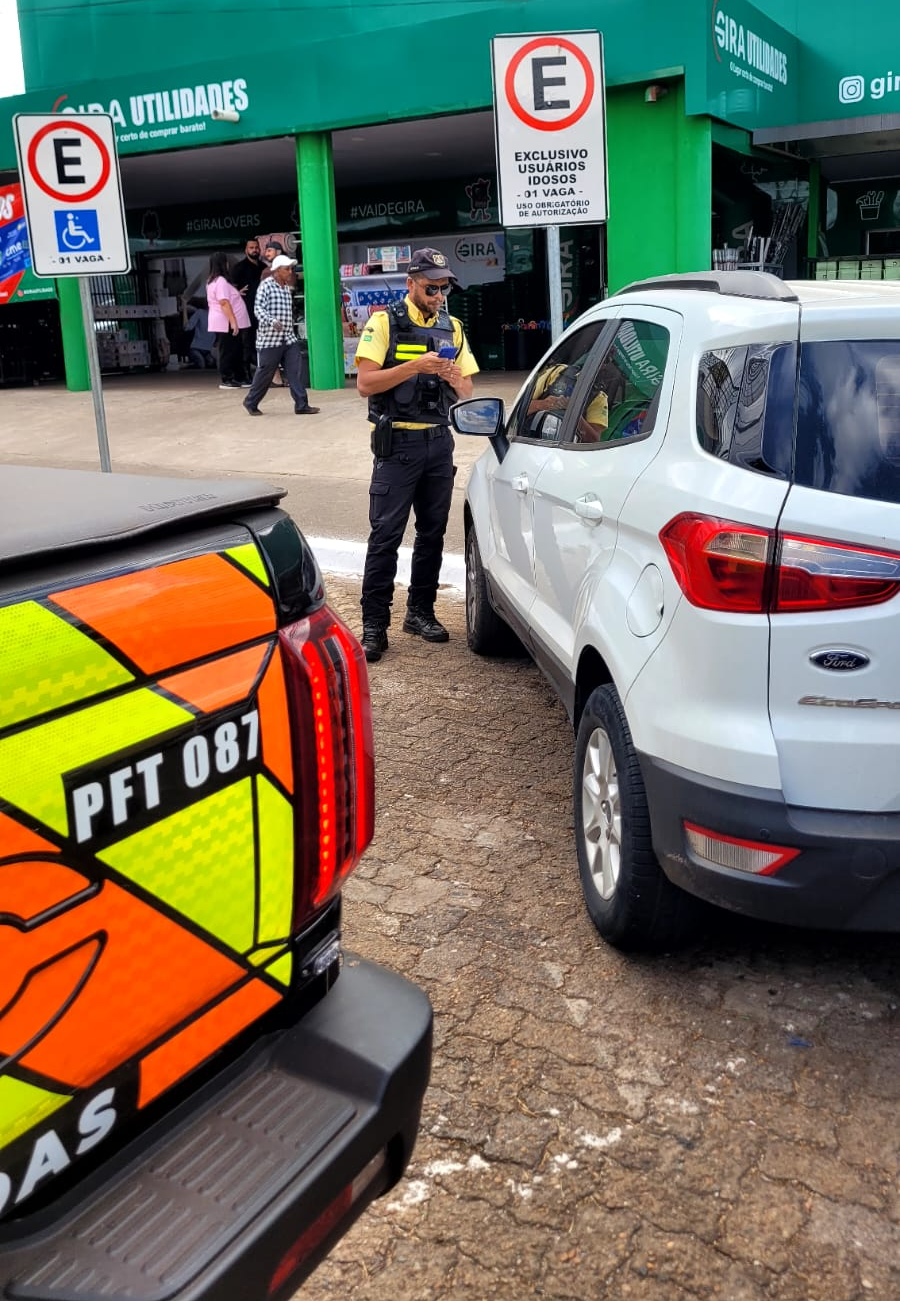 Estacionamentos em Ceilândia passam por fiscalização