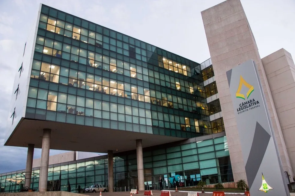 Debate sobre orçamento do DF revela redução de investimentos e cortes em concursos públicos