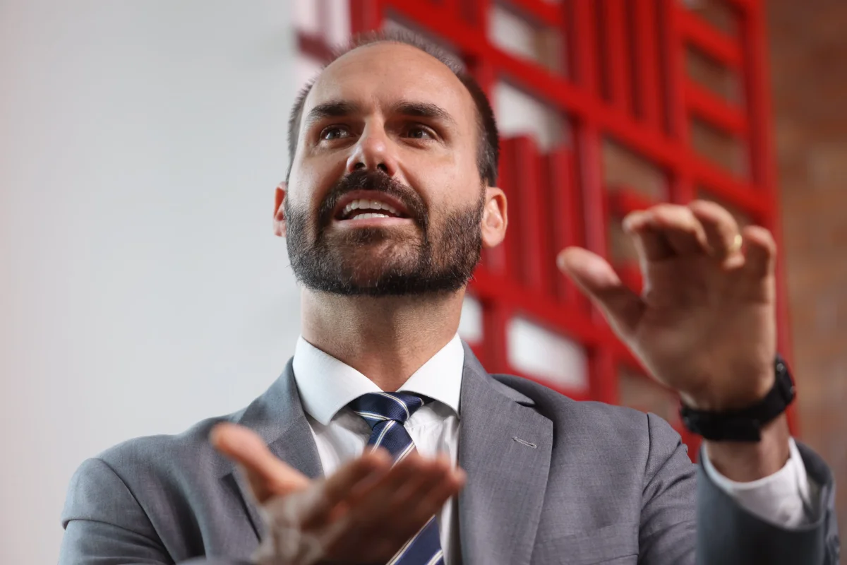 Após condenação, Eduardo Bolsonaro apela a Trump e cita Lei Magnitsky