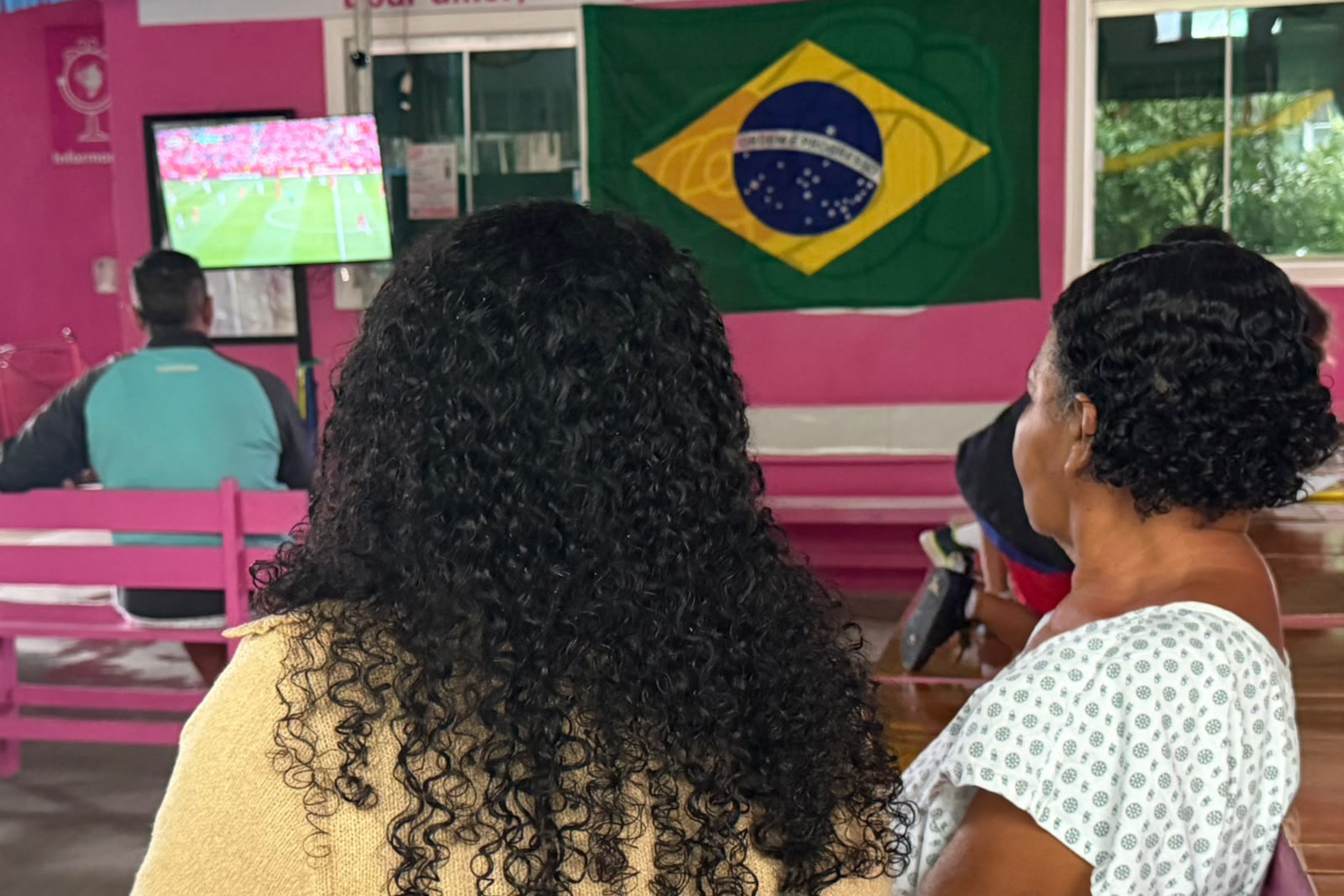 Ações de humanização levam a emoção da Copa do Mundo a pacientes no DF