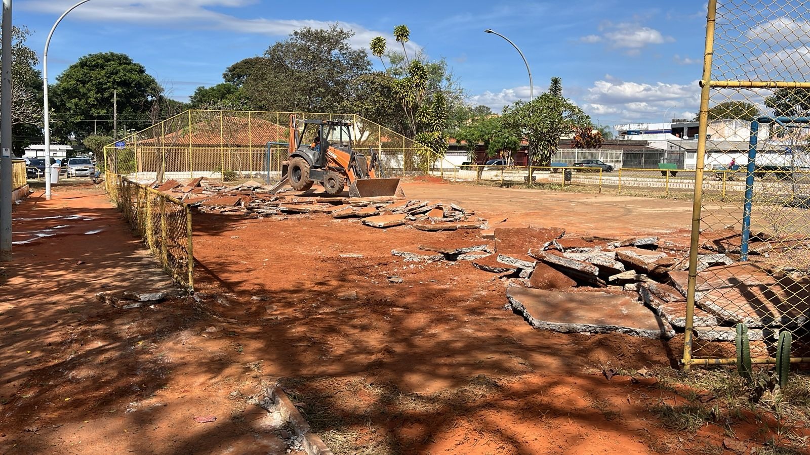Começam obras de manutenção da quadra e do parquinho da QI 6 do Guará