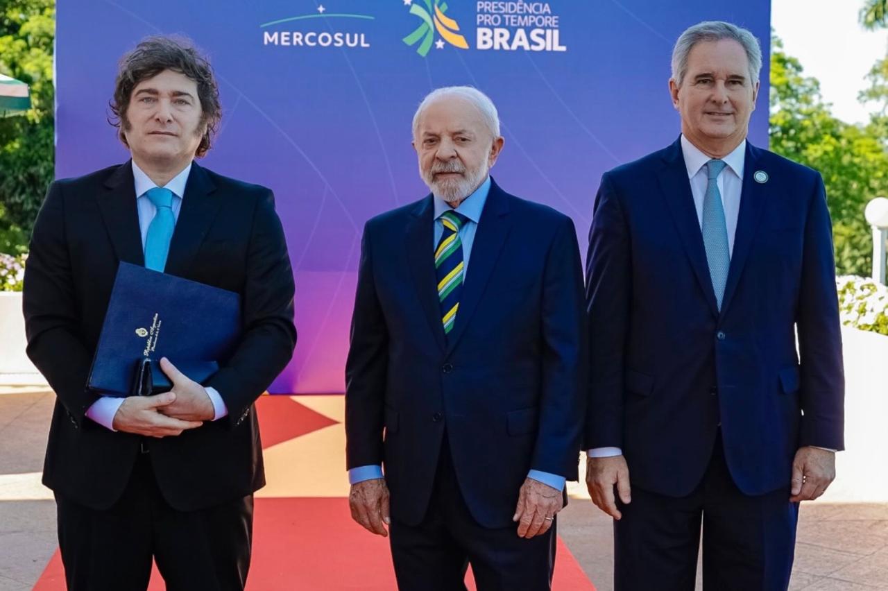 Cúpula do Mercosul: Lula vai ao encontro no Paraguai na disputa por manter integração regional