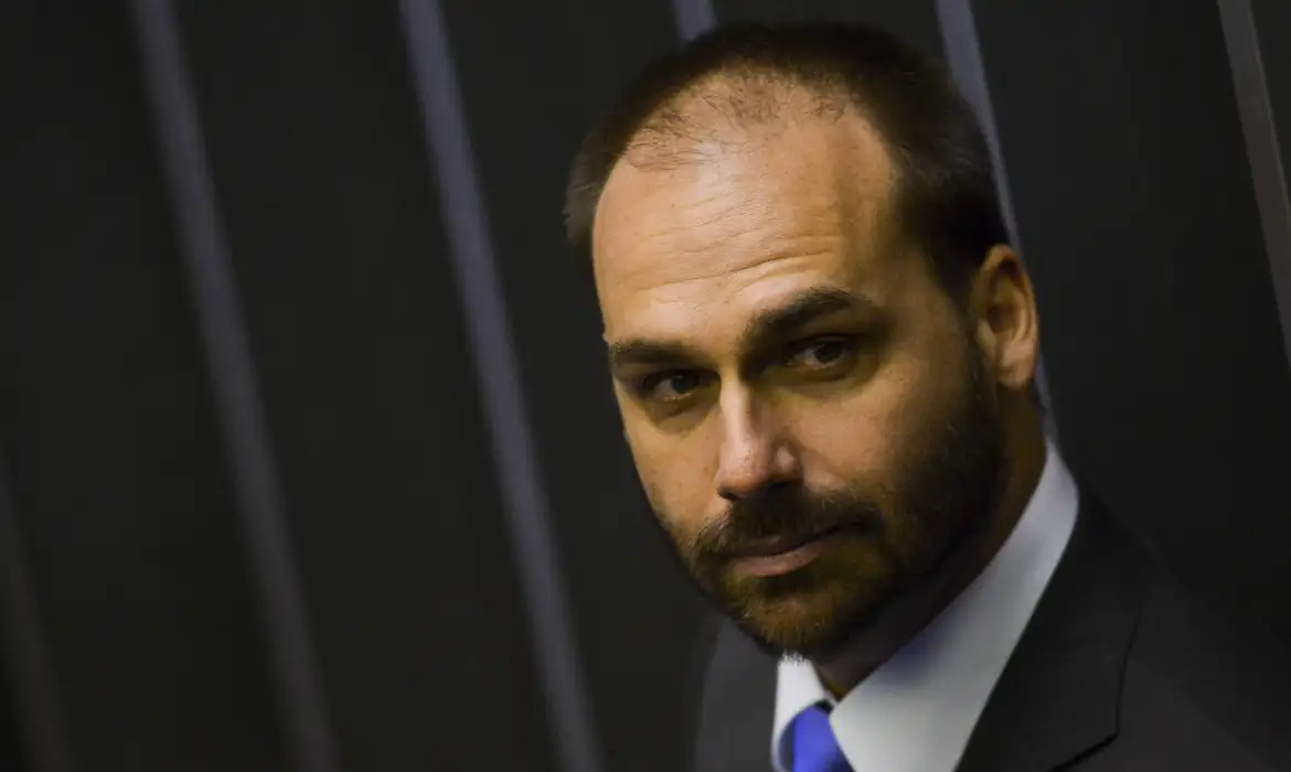 STF inicia julgamento de Eduardo Bolsonaro por coação ao Judiciário nesta terça-feira (16)