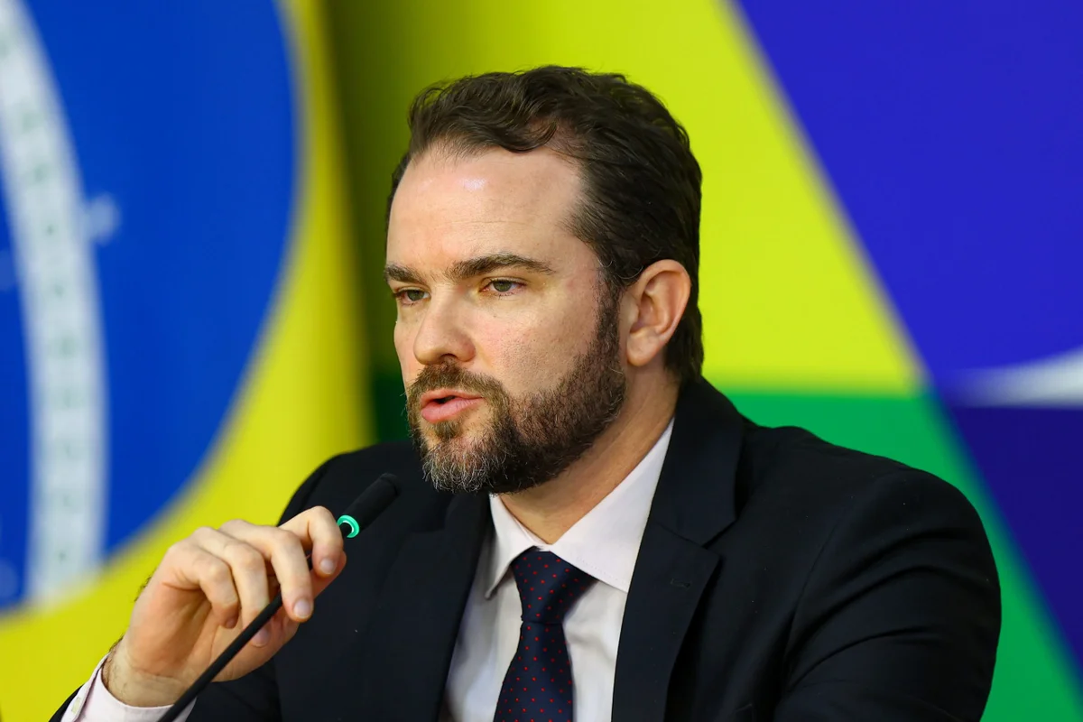 Com acordo de paz, Durigan diz que tendência é que subsídio de combustíveis acabe