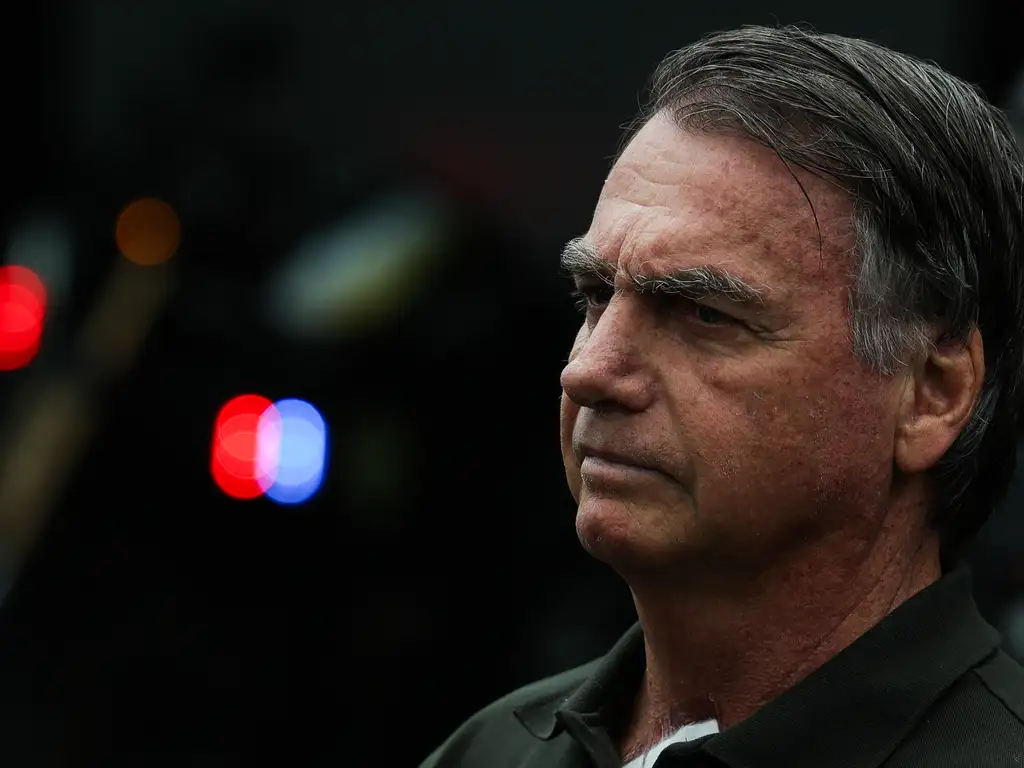 Moraes envia à PGR caso de porte de arma de Bolsonaro após conclusão sem responsabilização pela Polícia Civil do DF