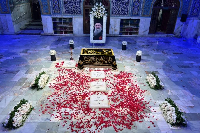 Líder iraniano promete vingança por Ali Khamenei : “exigência do povo”