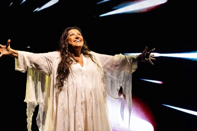 Regina Casé volta ao teatro e revê carreira na TV: ‘Como atriz, sou celebrada; como apresentadora, tenho haters’