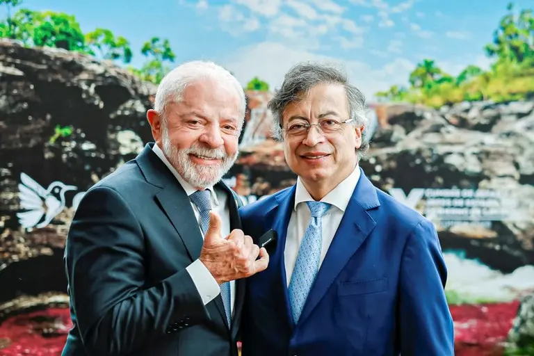 Petro garante a Lula transição de poder na Colômbia