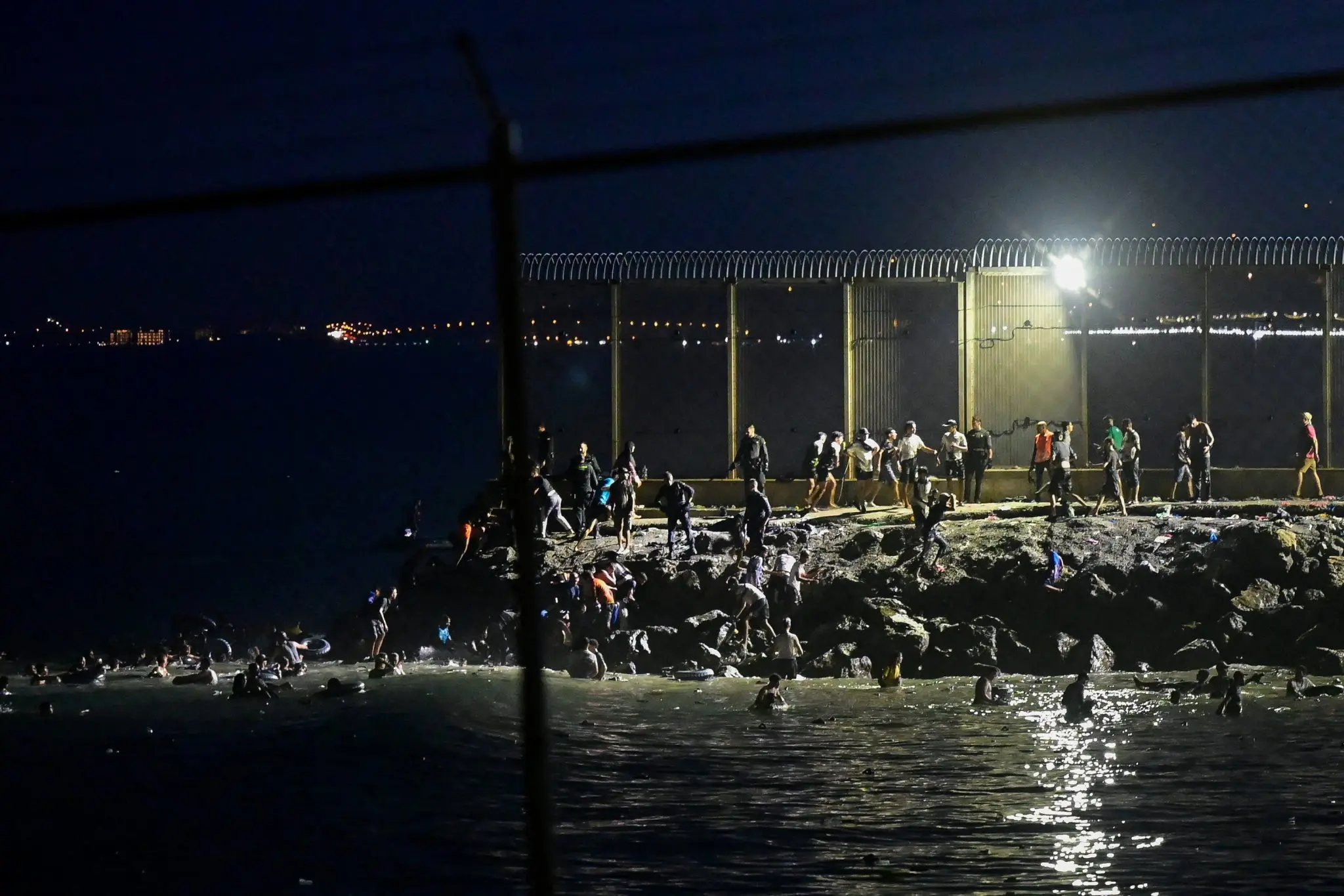 VÍDEOS: Tragédia na fronteira: ao menos 18 migrantes morrem durante travessia entre Marrocos e Espanha