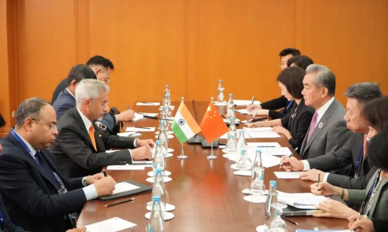 China e Índia reforçam diálogo para ampliar cooperação e fortalecer o BRICS