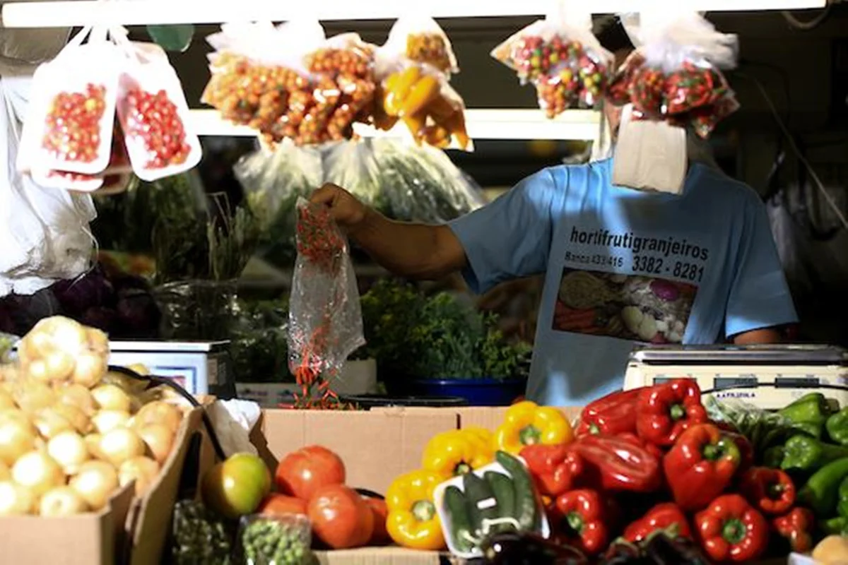 Preços de frutas e café caem e ajudam a frear a inflação em junho
