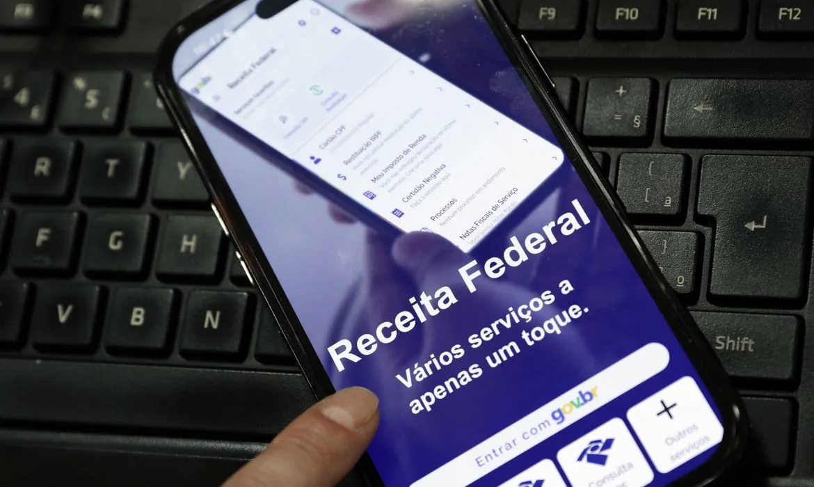 Receita Federal libera consulta ao terceiro lote da restituição do Imposto de Renda 2026
