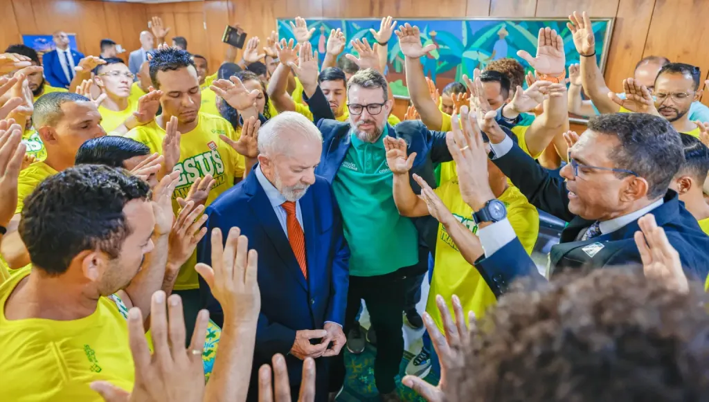 PT busca aproximar Lula de evangélicos sem transformar igrejas em palanques