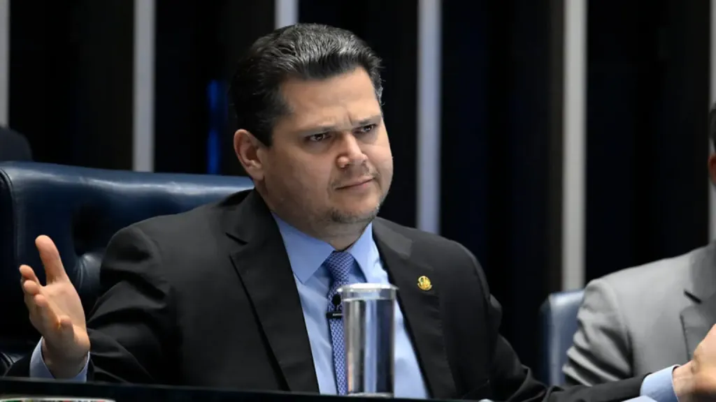 Alcolumbre não garante votação do fim da escala 6×1 no plenário do Senado