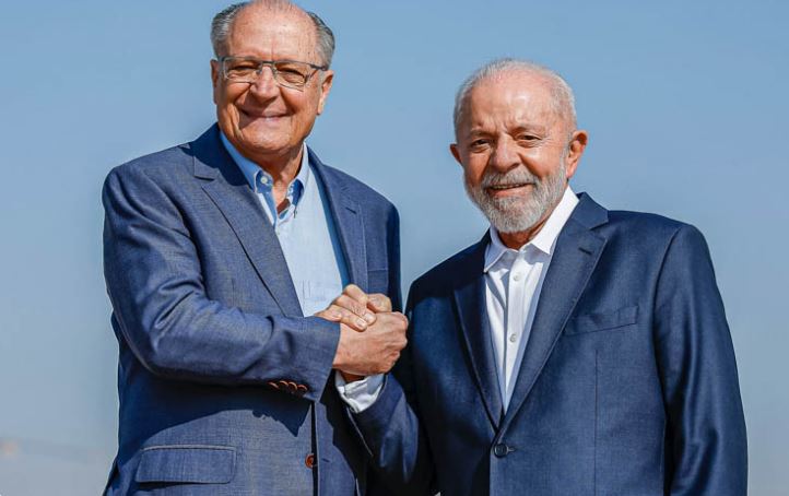 Lula registra candidatura com foco na soberania e defesa da democracia