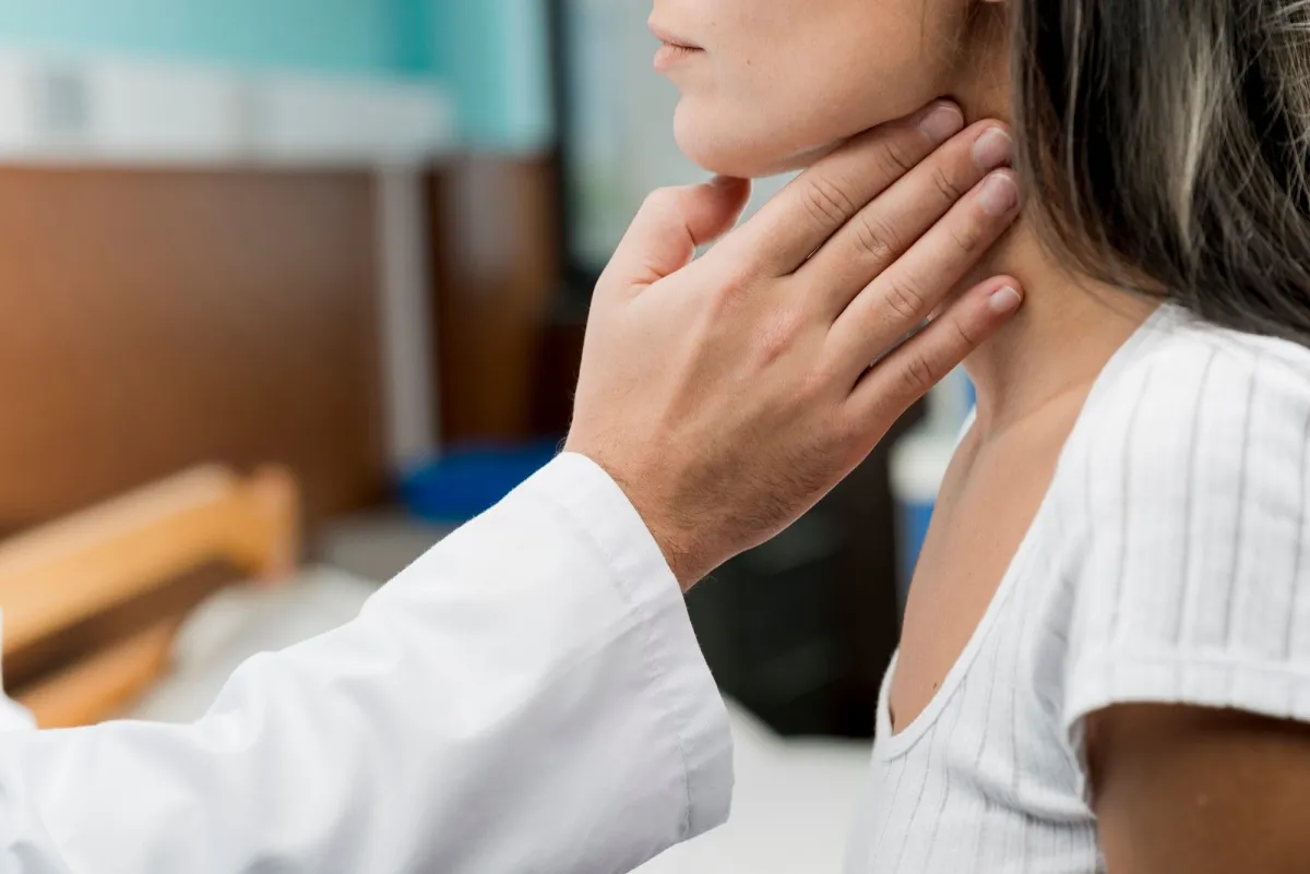 Perfume causa câncer de tireoide? Especialista esclarece o que é mito e quais cuidados tomar