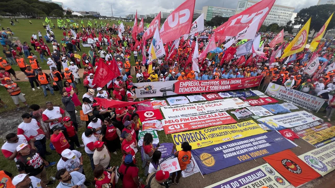 Trabalhadores fazem vigília no Senado pela aprovação do fim da escala 6×1
