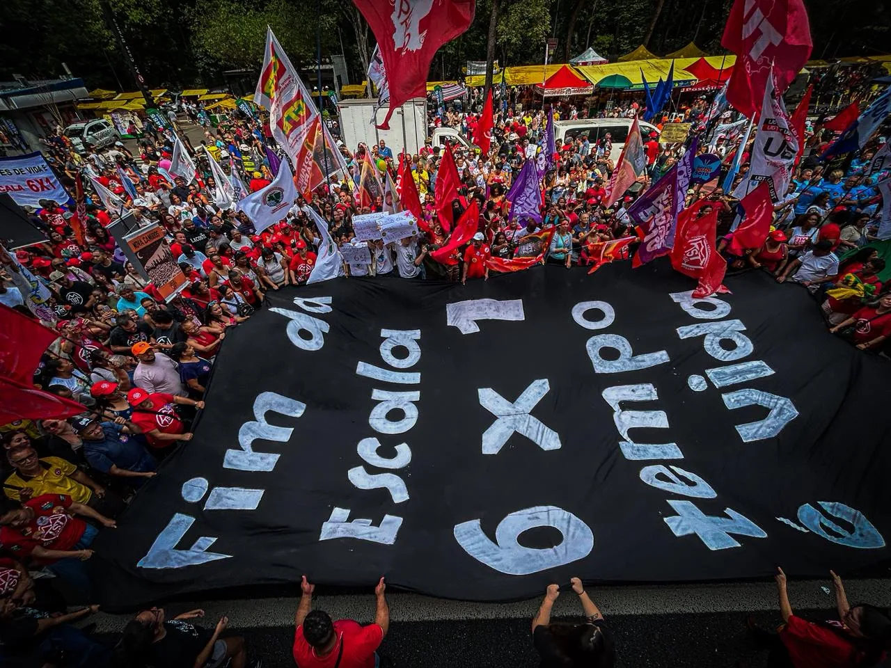 Trabalhadores ocupam ruas do país pelo fim da escala 6×1