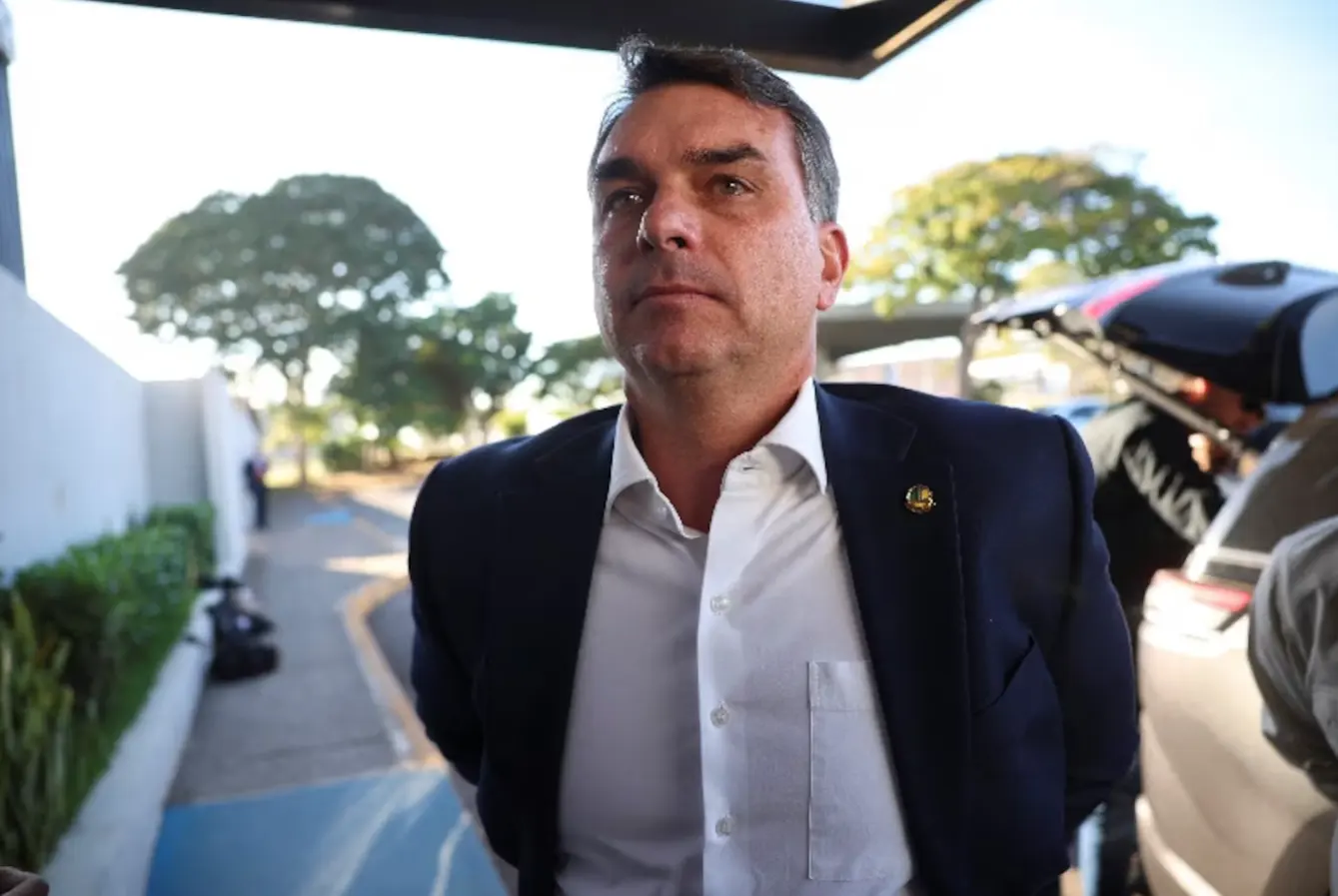 Boato sobre Nossa Senhora Aparecida gera críticas a Flávio Bolsonaro e repercute nas redes