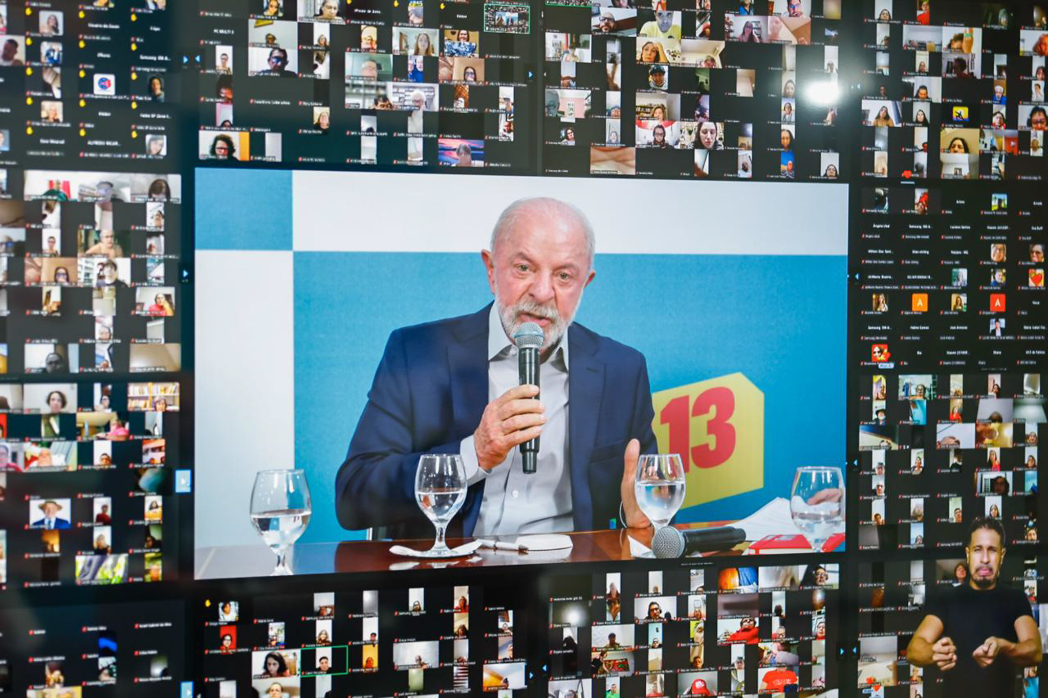 CNT/MDA aponta Lula com 47,3% e Flávio Bolsonaro com 40% no segundo turno