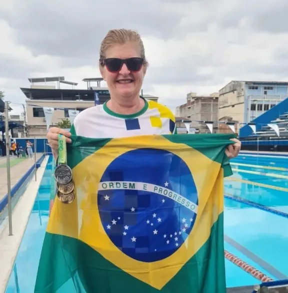 Atleta surda do DF conquista três medalhas no Equador aos 56 anos